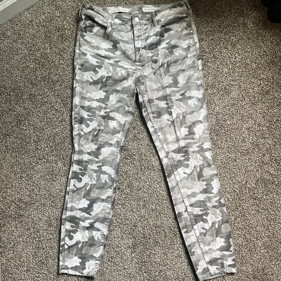 Pilcro and the Letterpress High Rise Skinny Metallic Camo Print Jeans - Picture 1 of 4